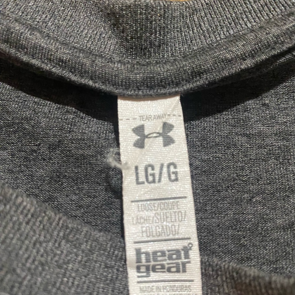 Under Armour T-Shirt, size L, smoke free home - Picture 2 of 3